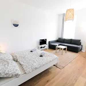 Living - Hasnerstrasse Вена